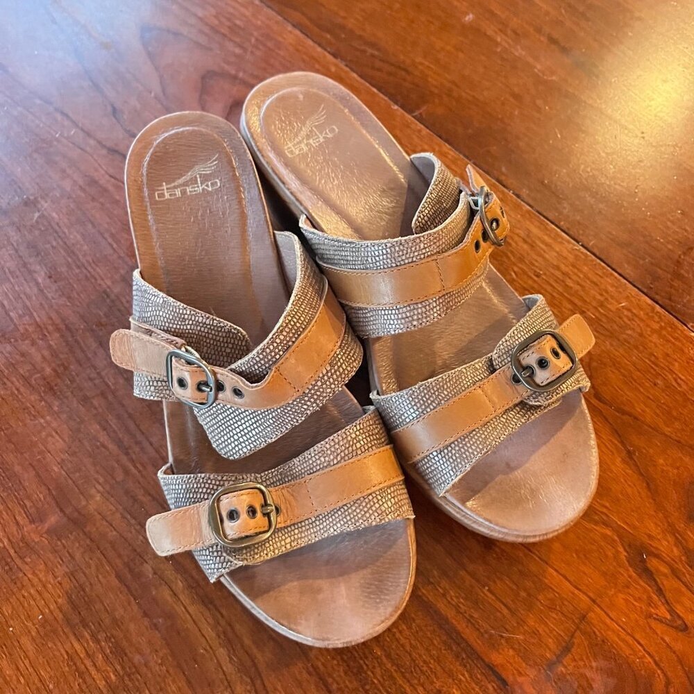 Dansko Sand Lizard Wedge Sandals Beige Double Leather Strap Size 40 (9.5-10)‎